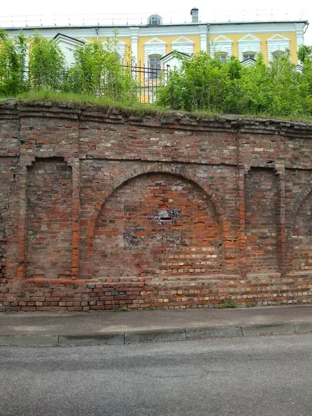 Tuğla duvar, 18. yüzyılın çiti, Smolensk, tuğla işçiliği.