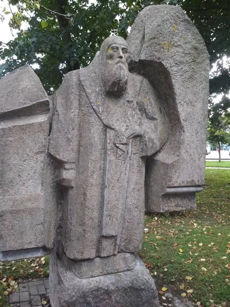 Metropolitan Simeon, taş heykel, Smolensk, 20. yüzyıl sanatı