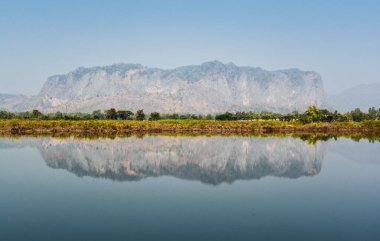 Tayland 'daki yansıma gölü