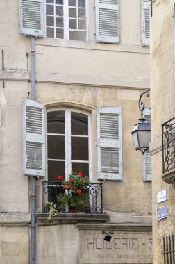 Windows, Place des Trois Ormeaux, Aix-en-Provence, Fransa