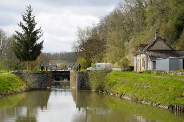 Nivernais Canal, Ecluse 45 Armes, Chevroches, Burgundy, France