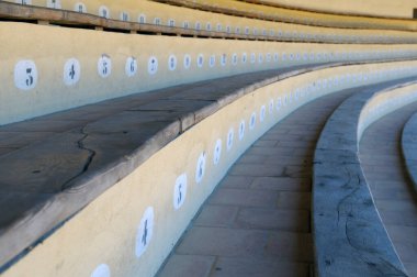 Ronda Bulvarı, Plaza de Toros, Ronda, Malaga, Endülüs, İspanya 'da numaralı seyirciler.