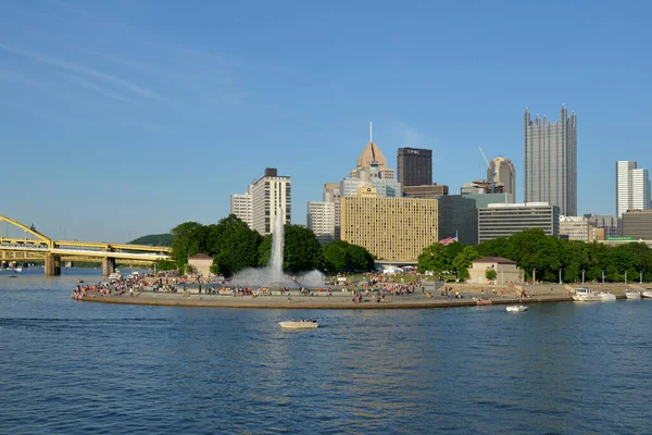 Barcos Frente Parque Estatal Point Pittsburgh Pensilvania — Foto de Stock