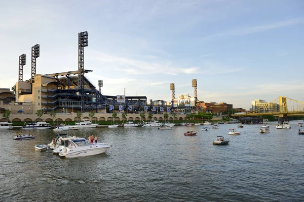 Boats Allegheny River Front Pnc Park Pittsburgh Pennsylvania — 图库照片