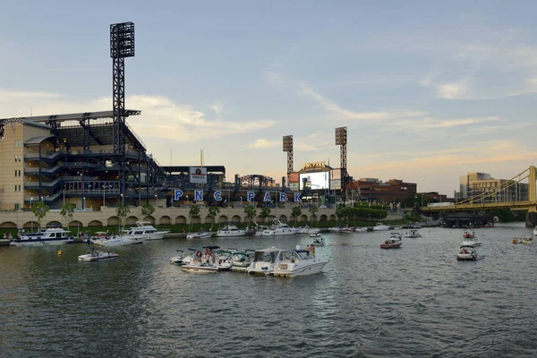 Barcos Río Allegheny Frente Pnc Park Pittsburgh Pennsylvania — Foto de Stock