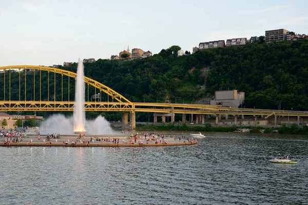 Point State Park ve Fort Pitt Köprüsü, Pittsburgh, Pennsylvania