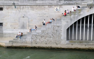 Seine Nehri, Paris, Ile-de-France, Fransa 'da dinleniyor