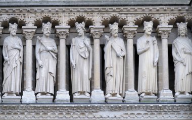 Ön cephede azizlerin heykelleri, Notre Dame Katedrali, Paris, Ile-de-France, Fransa