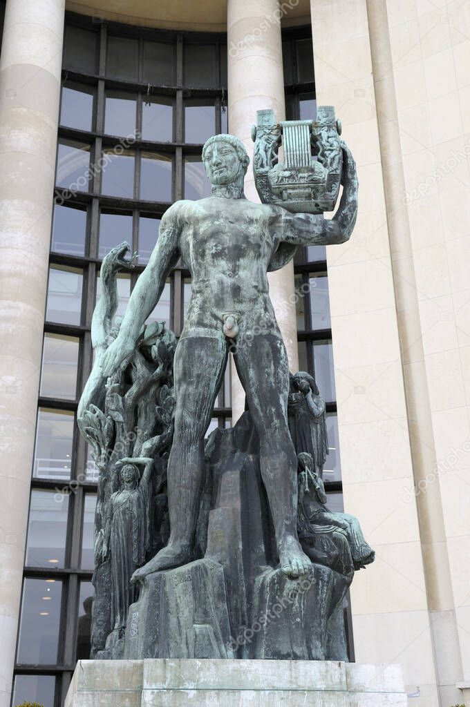 Bull Sculpture, The Trocadero, Palais de Chaillot, Paris, Ile-de-France, France