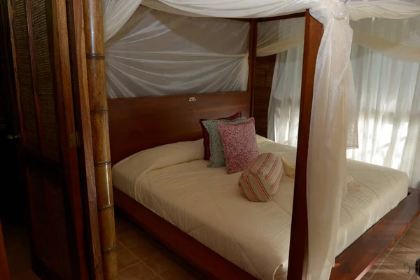 Orman köşkünde rahat bir yatak, La Selva Amazon Ecolodge, Orellana, Ekvador