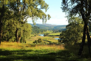 İskoçya 'nın tepelerinden derelere, nehirlere ve göllere bir manzara