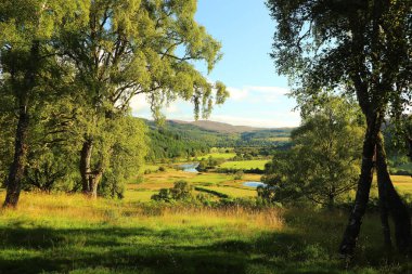 İskoçya 'nın tepelerinden derelere, nehirlere ve göllere bir manzara