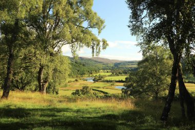 İskoçya 'nın tepelerinden derelere, nehirlere ve göllere bir manzara