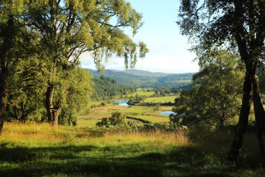 İskoçya 'nın tepelerinden derelere, nehirlere ve göllere bir manzara
