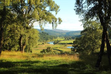 İskoçya 'nın tepelerinden derelere, nehirlere ve göllere bir manzara