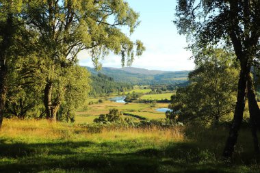 İskoçya 'nın tepelerinden derelere, nehirlere ve göllere bir manzara