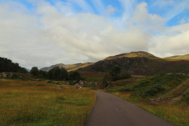 Glen Strathfarrar 'dan geçen yol 