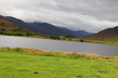 Beannacharan Gölü 'nde geziniyor. 