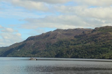 Loch Ness 'te güneşli bir gün