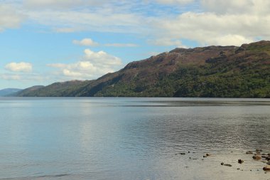 Loch Ness 'te güneşli bir gün