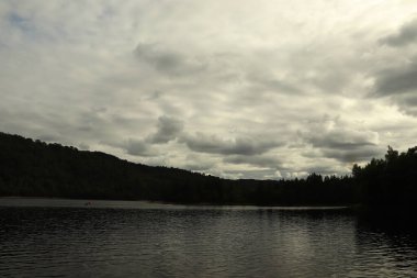 Beannacharan Gölü 'nde geziniyor. 