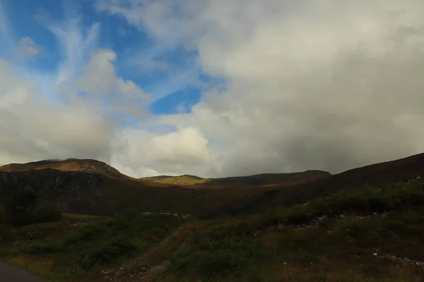 Glen Strathfarrar 'dan geçen yol 