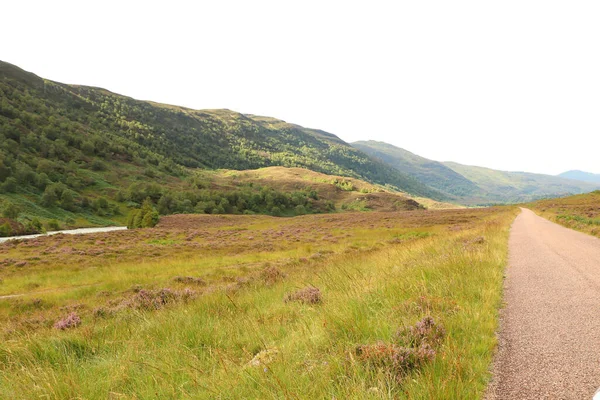 Verschlungener Weg Durch Glen Strathfarrar — Stockfoto