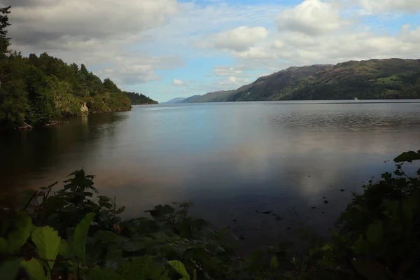 Loch Ness 'te güneşli bir gün