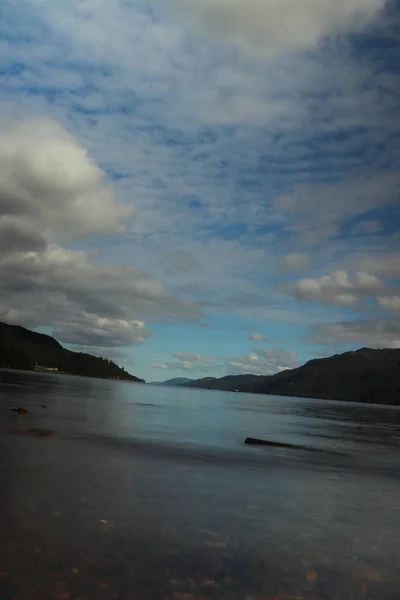 Egy Napsütéses Nap Loch Ness — Stock Fotó