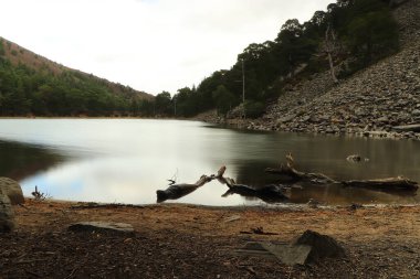 Cairngorm 'larla Yeşil Göl' ün etrafında dolaşıyorlar.