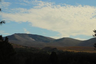 Cairngorm 'ların yukarısından dışarı bak