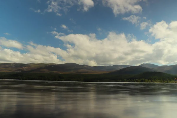 Leker Runt Loch Morlich Solen — Stockfoto