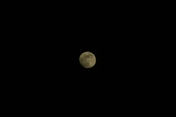 Luna Brillantemente Brillante Cielo Nocturno Sin Nubes —  Fotos de Stock