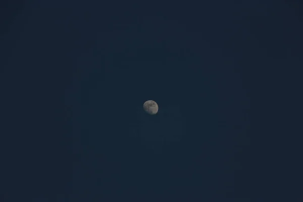 Lune Brillante Dans Ciel Nocturne Sans Nuages — Photo