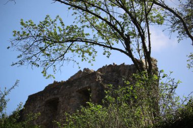 Antik şato moloza dönüşüyor