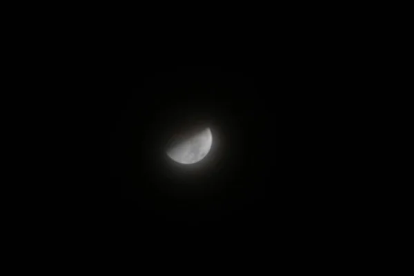 Lune Brillante Dans Ciel Nocturne Sans Nuages — Photo