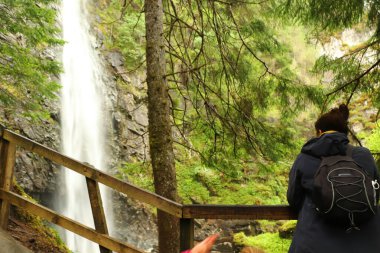 İskoçya 'nın tepelerinde su akıyor. 