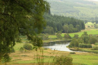 İskoçya 'nın tepelerinden derelere, nehirlere ve göllere bir manzara