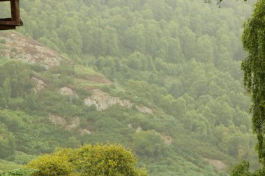 İskoçya 'nın tepelerinden derelere, nehirlere ve göllere bir manzara