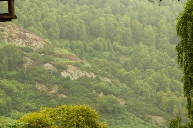 İskoçya 'nın tepelerinden derelere, nehirlere ve göllere bir manzara