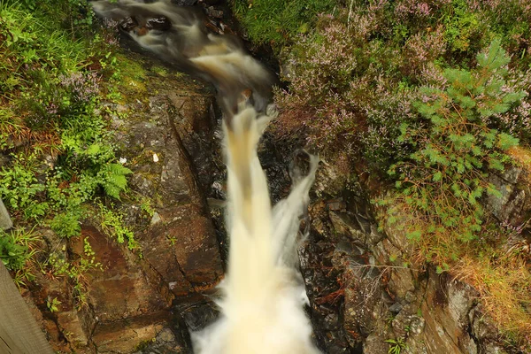 Voda Protéká Kopci Skotska — Stock fotografie