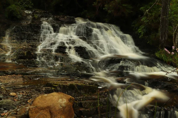 Wasser Stürzt Durch Die Schottischen Hügel — Stockfoto