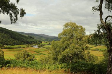 İskoçya 'nın tepelerinden derelere, nehirlere ve göllere bir manzara