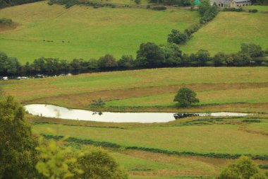 İskoçya 'nın tepelerinden derelere, nehirlere ve göllere bir manzara