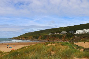 Saunton kum tepelerinin derinliklerinden çekilmiş.