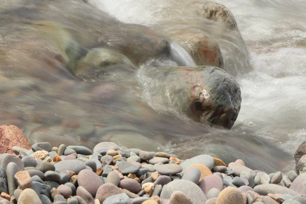 Rio Heddon Fluindo Através Vale Sobre Terreno Rochoso — Fotografia de Stock