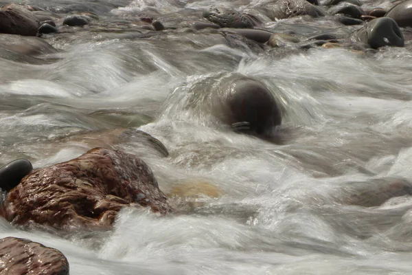 Heddon Rivier Stroomt Door Vallei Rotsachtige Grond — Stockfoto