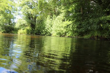 Cornwall 'daki Restormal Kalesi' nin etrafındaki akarsular