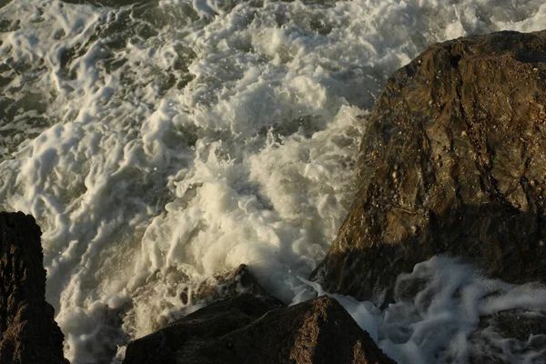 Des Vagues Atlantique Balayant Baie Carlyon Emportant Sable Plage Écrasant — Photo