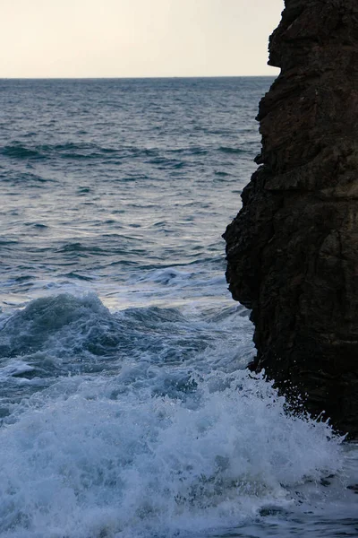 Atlantic Storm Waves Crashing Washing Rocks Sand Carlyon Bay Beach — Stock Photo, Image